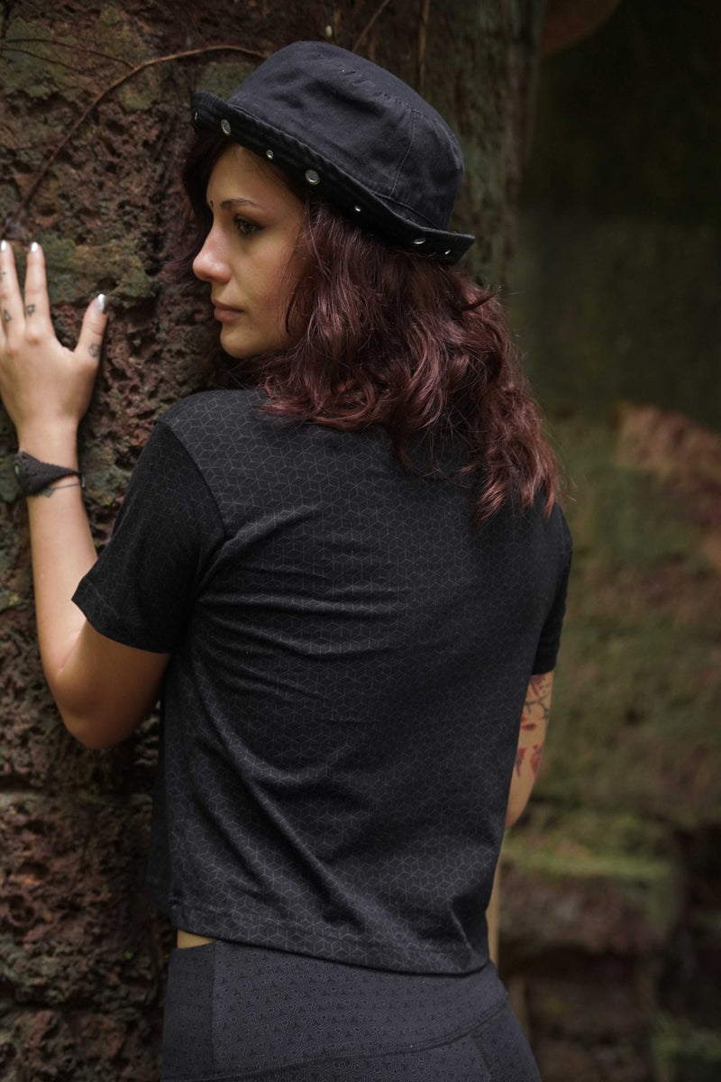 ABSTRACT KNOT Women's Crop Tee Shirt - Unique Artwear Crop Tees
