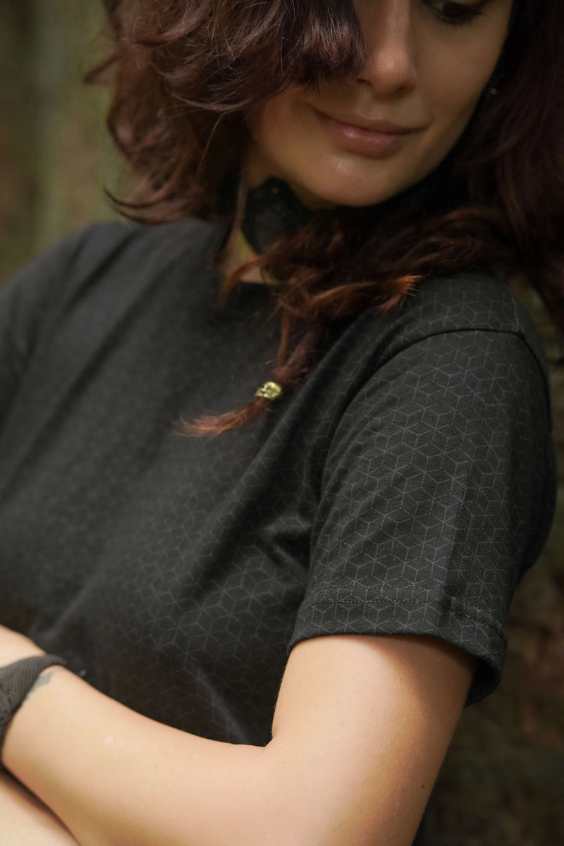 ABSTRACT KNOT Women's Crop Tee Shirt - Unique Artwear Crop Tees