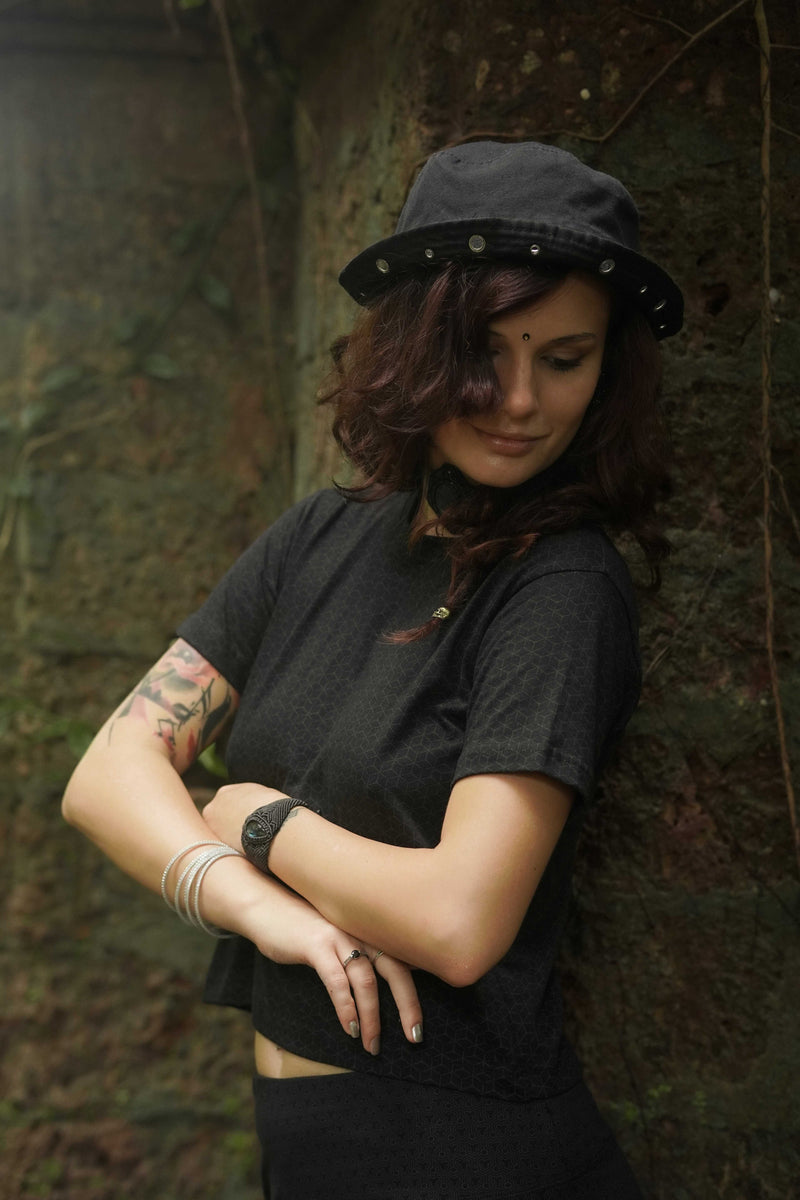 ABSTRACT KNOT Women's Crop Tee Shirt - Unique Artwear Crop Tees