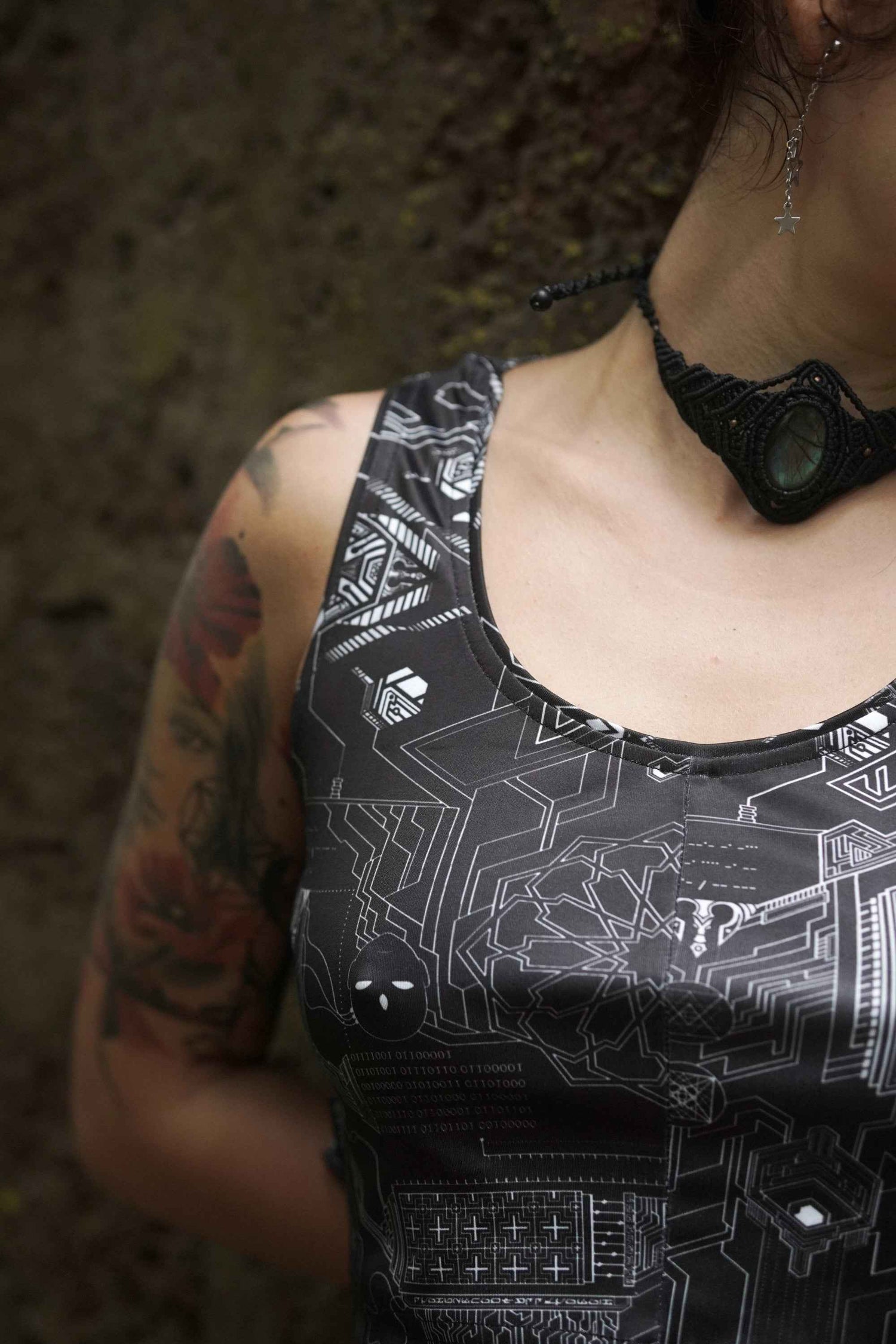 SOURCE CODE- Women's Sleeveless Partywear Crop Tops