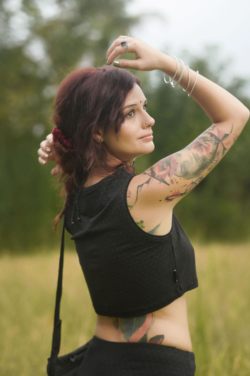 Abstract Knot - Women's Sleeveless Crop Tops