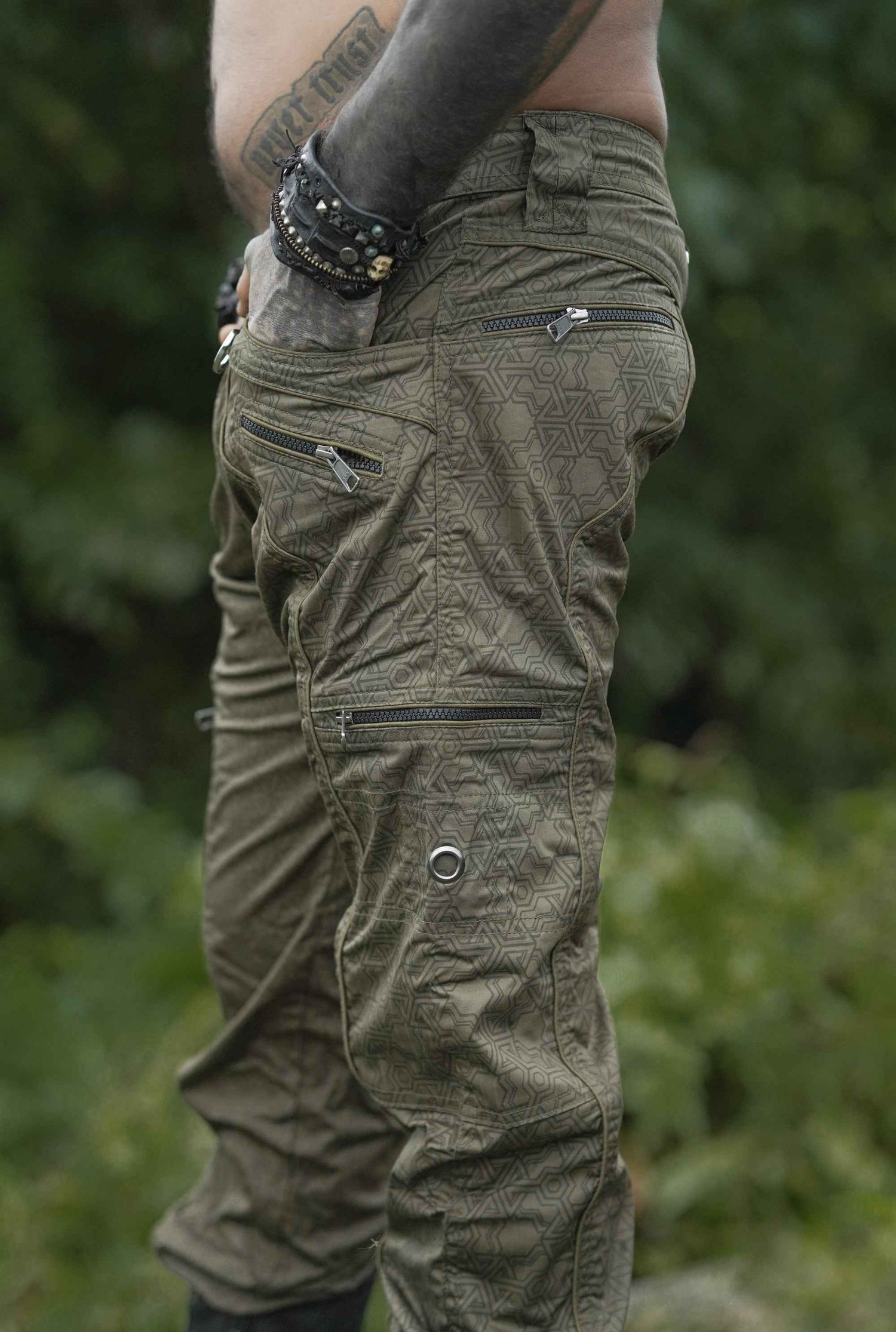 Festival-style outfit with Pythagoras FOL khaki pants for men