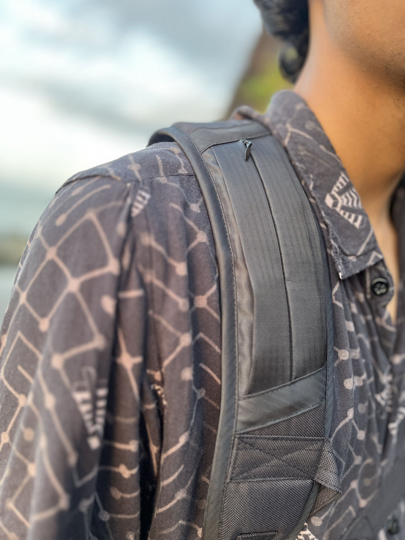 ABSTRACT KNOT The HOBBIT: Premium Canvas Travel Backpack