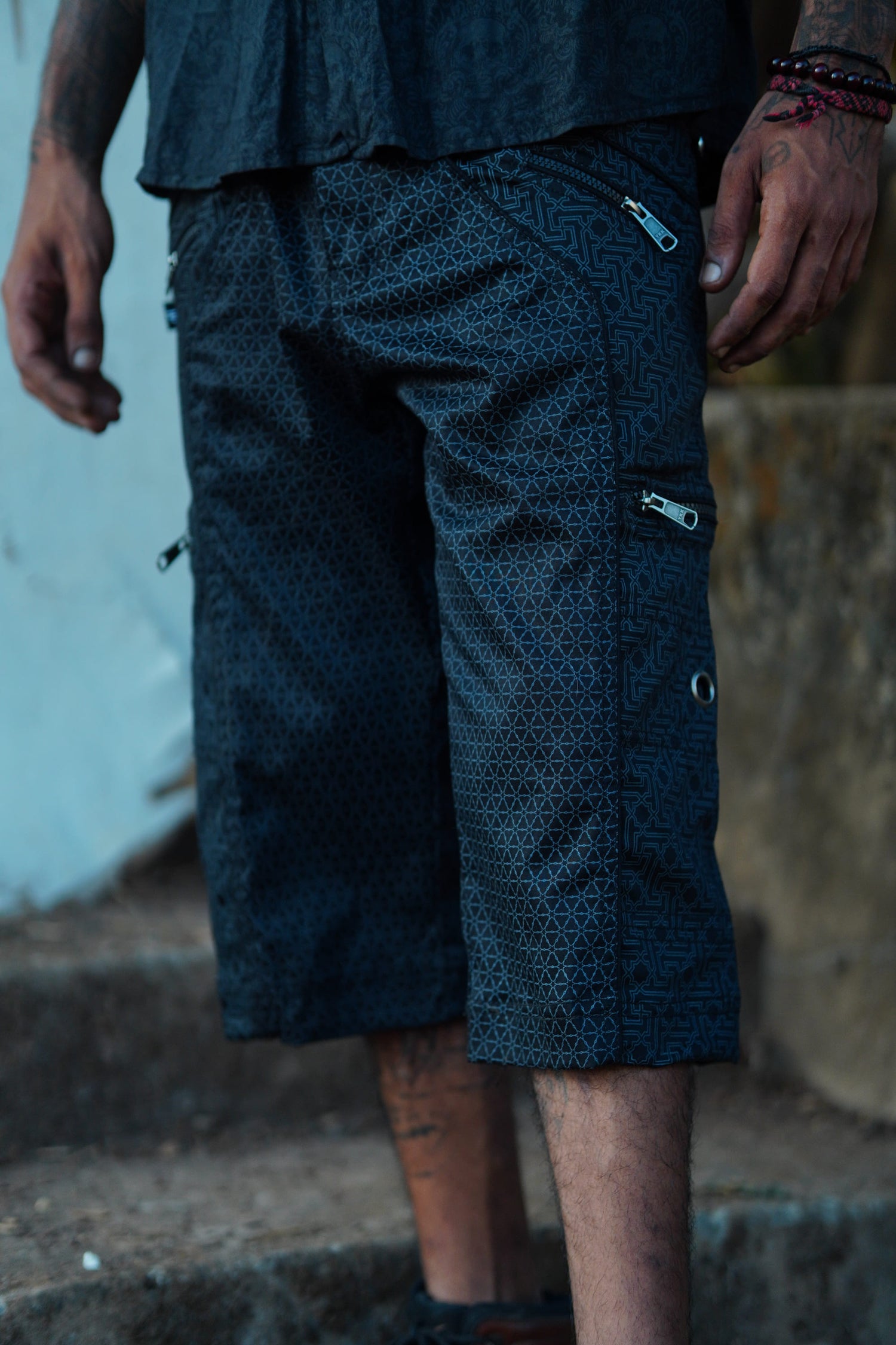 Shri Yantra Black - NY 3/4 Shorts with Sacred Geometry Print for Men