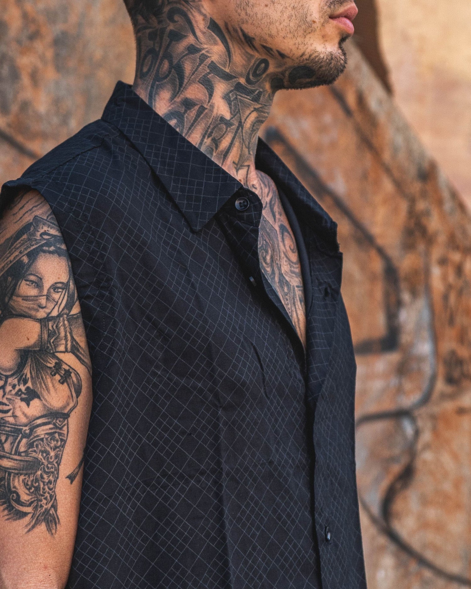 VAAYU black viscose sleeveless shirt – rocker style for men
