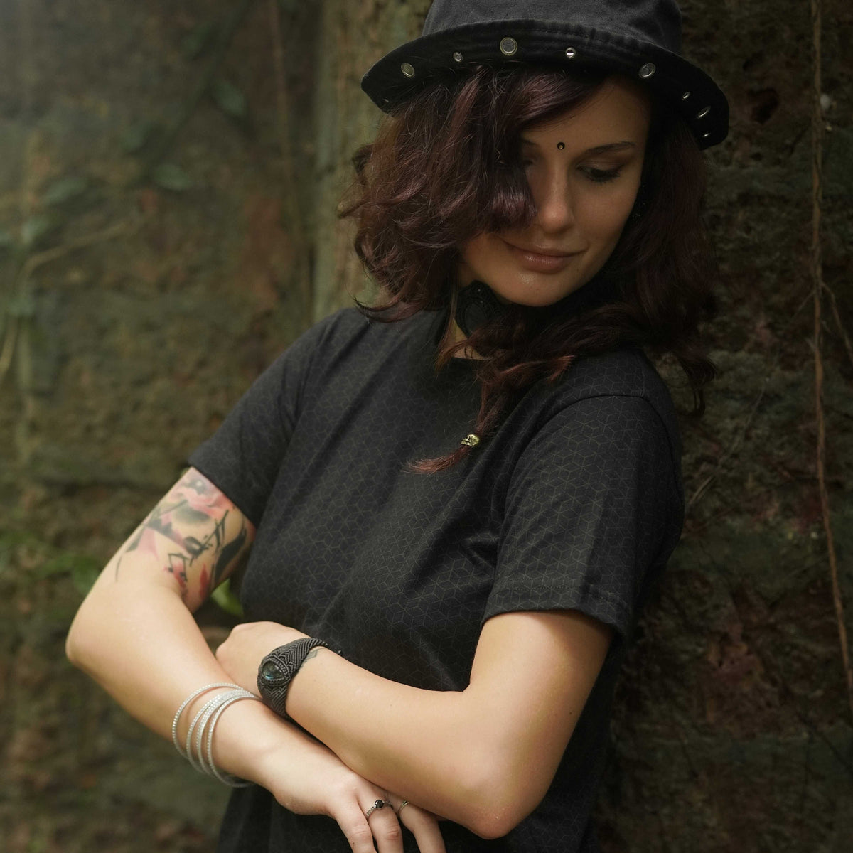ABSTRACT KNOT Women's Crop Tee Shirt - Unique Artwear Crop Tees