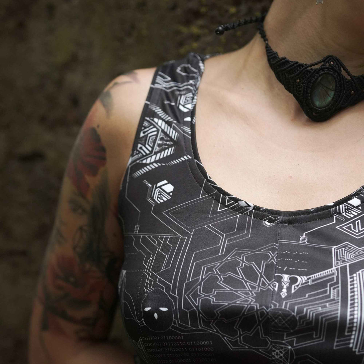 SOURCE CODE- Women's Sleeveless Partywear Crop Tops