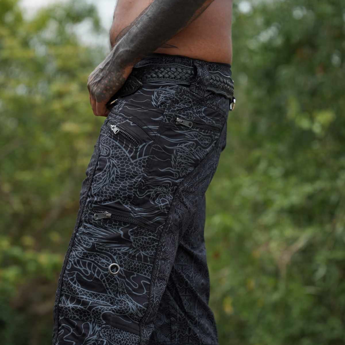 DRAGON CODEX - Black Men Art Wear 3/4 Cargo Shorts