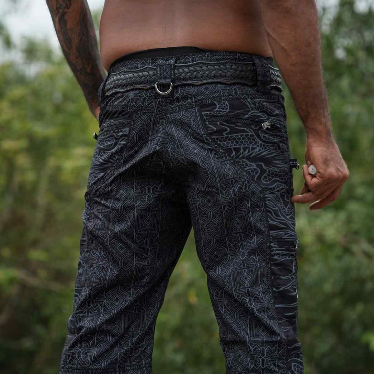 DRAGON CODEX - Black Men Art Wear 3/4 Cargo Shorts