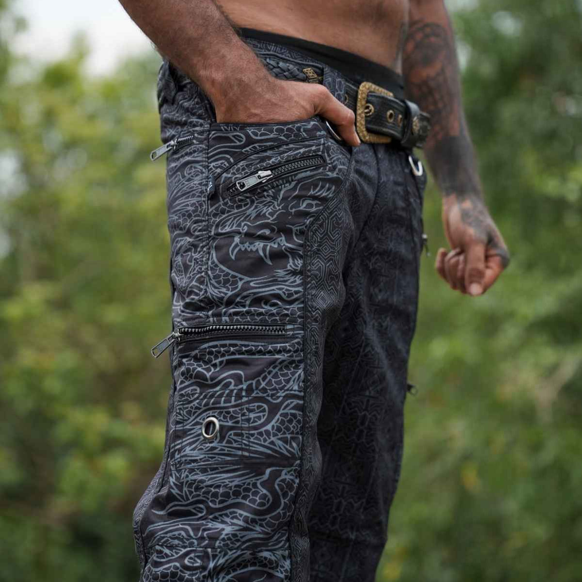 DRAGON CODEX - Black Men Art Wear 3/4 Cargo Shorts
