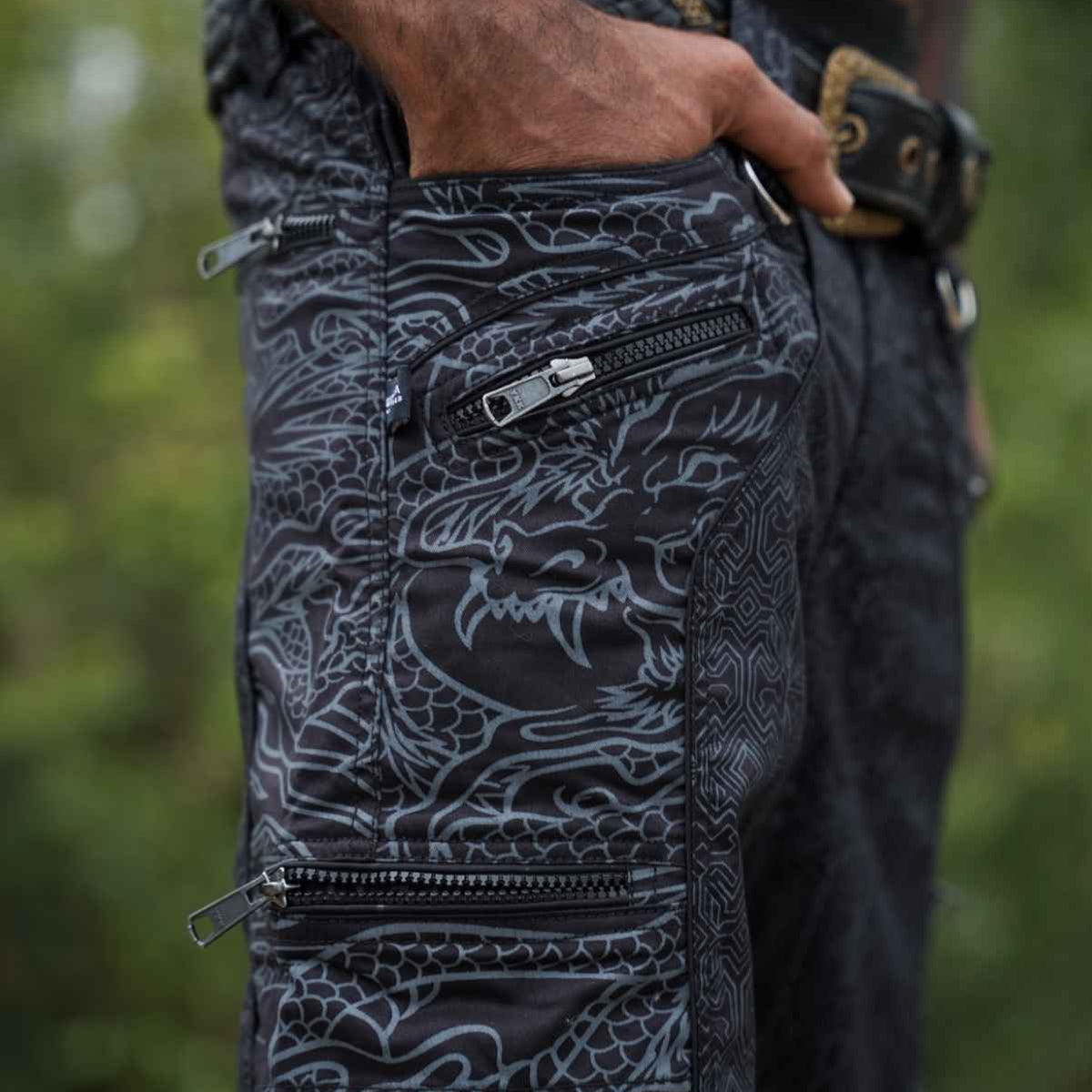 DRAGON CODEX - Black Men Art Wear 3/4 Cargo Shorts