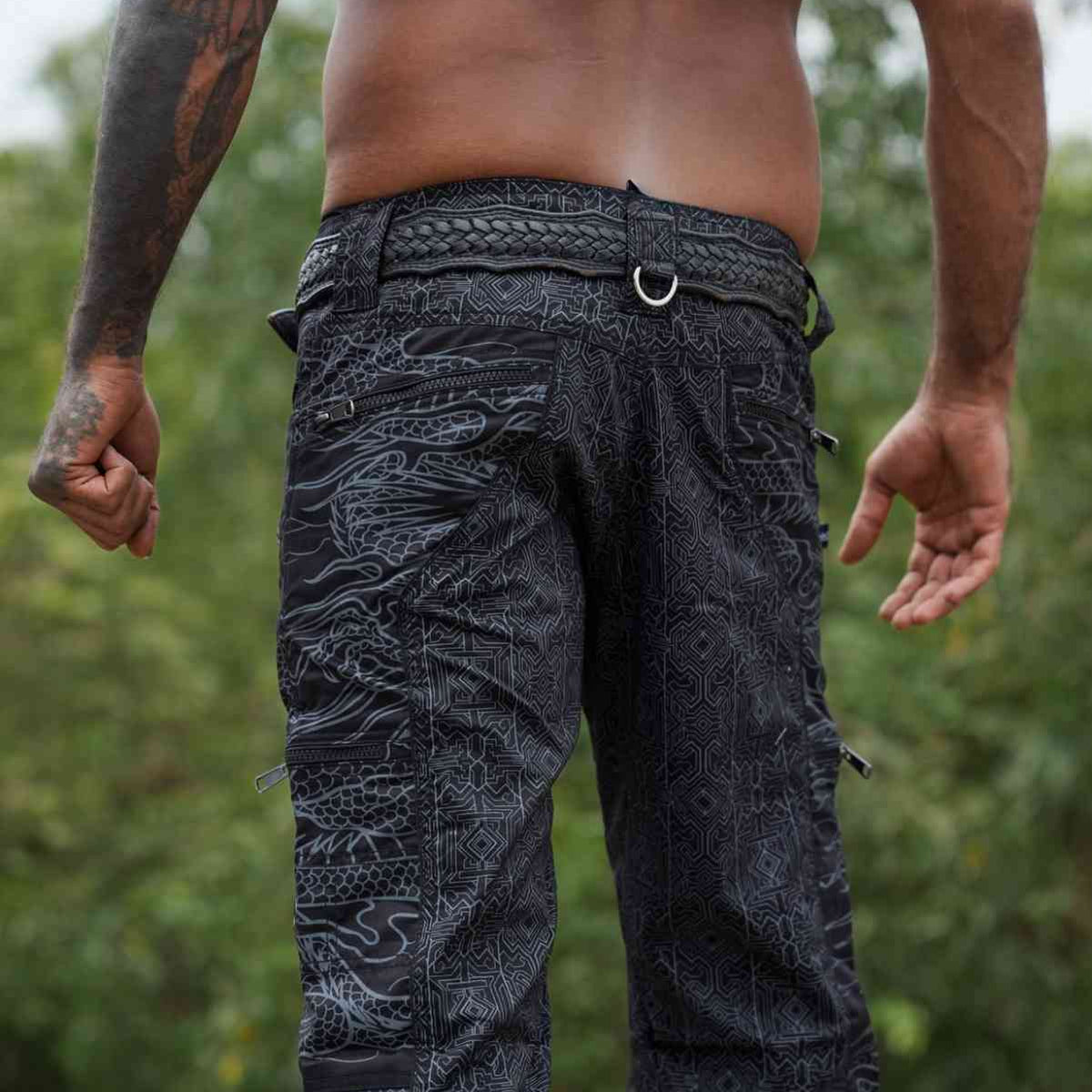 DRAGON CODEX - Black Men Art Wear 3/4 Cargo Shorts
