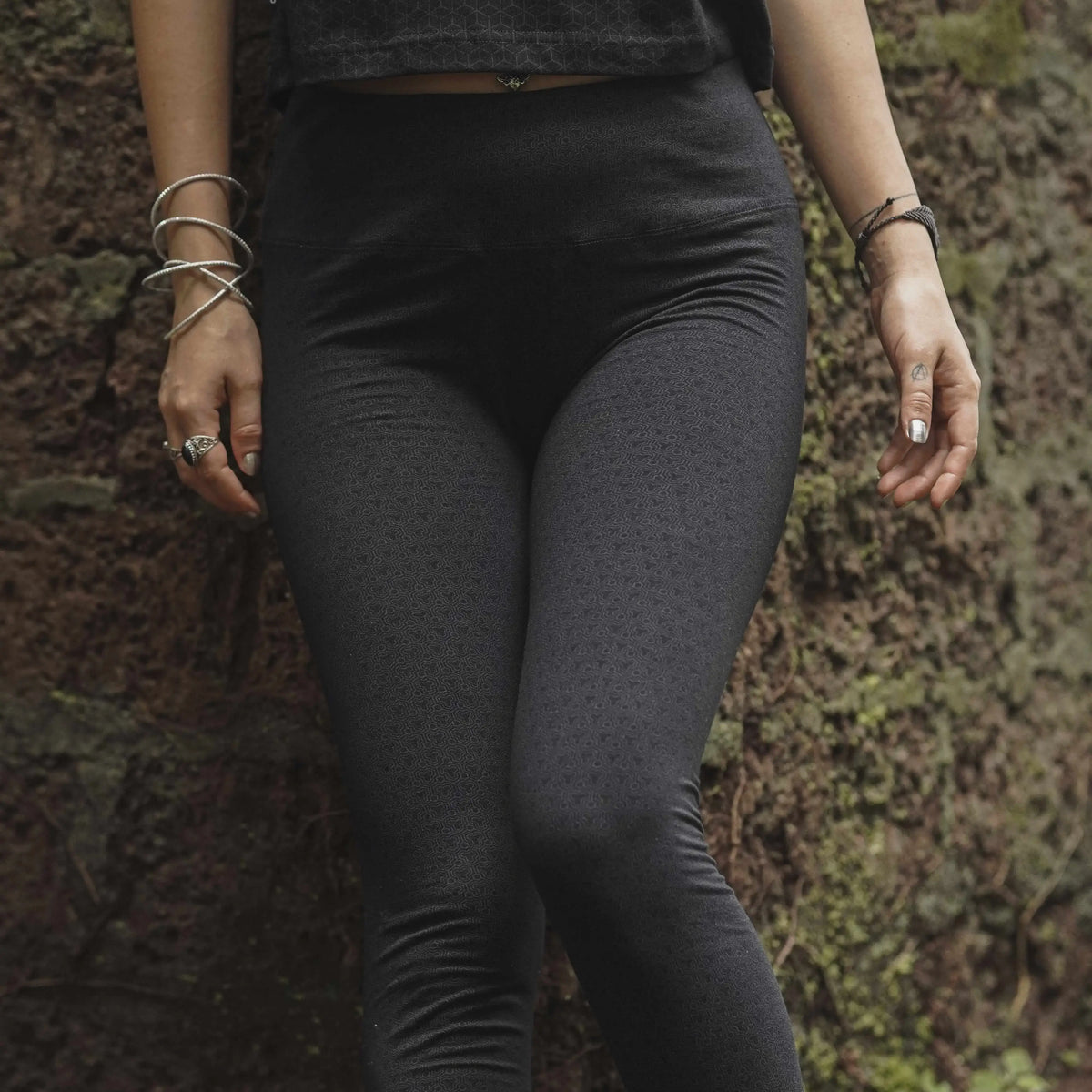 Clover Vortex black printed leggings with geometric pattern