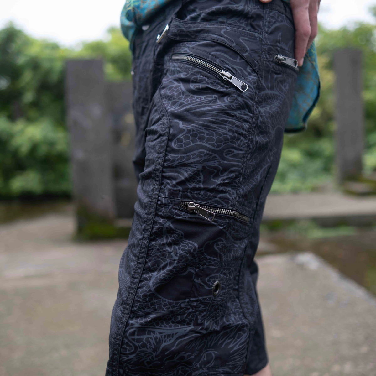 CODEX DRAGON - BLACK Men Art Wear 3/4 Cargo Shorts