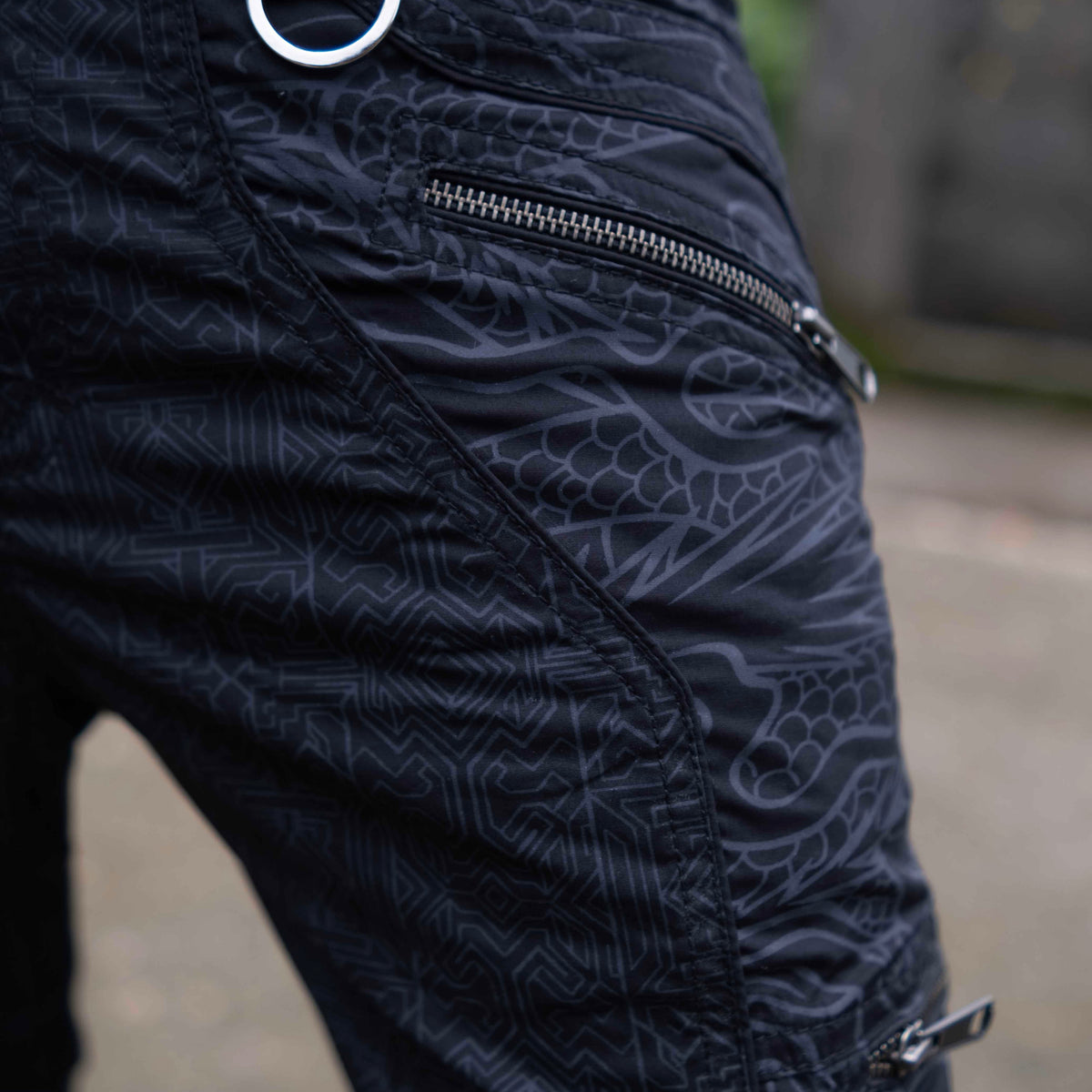 CODEX DRAGON - BLACK Men Art Wear 3/4 Cargo Shorts