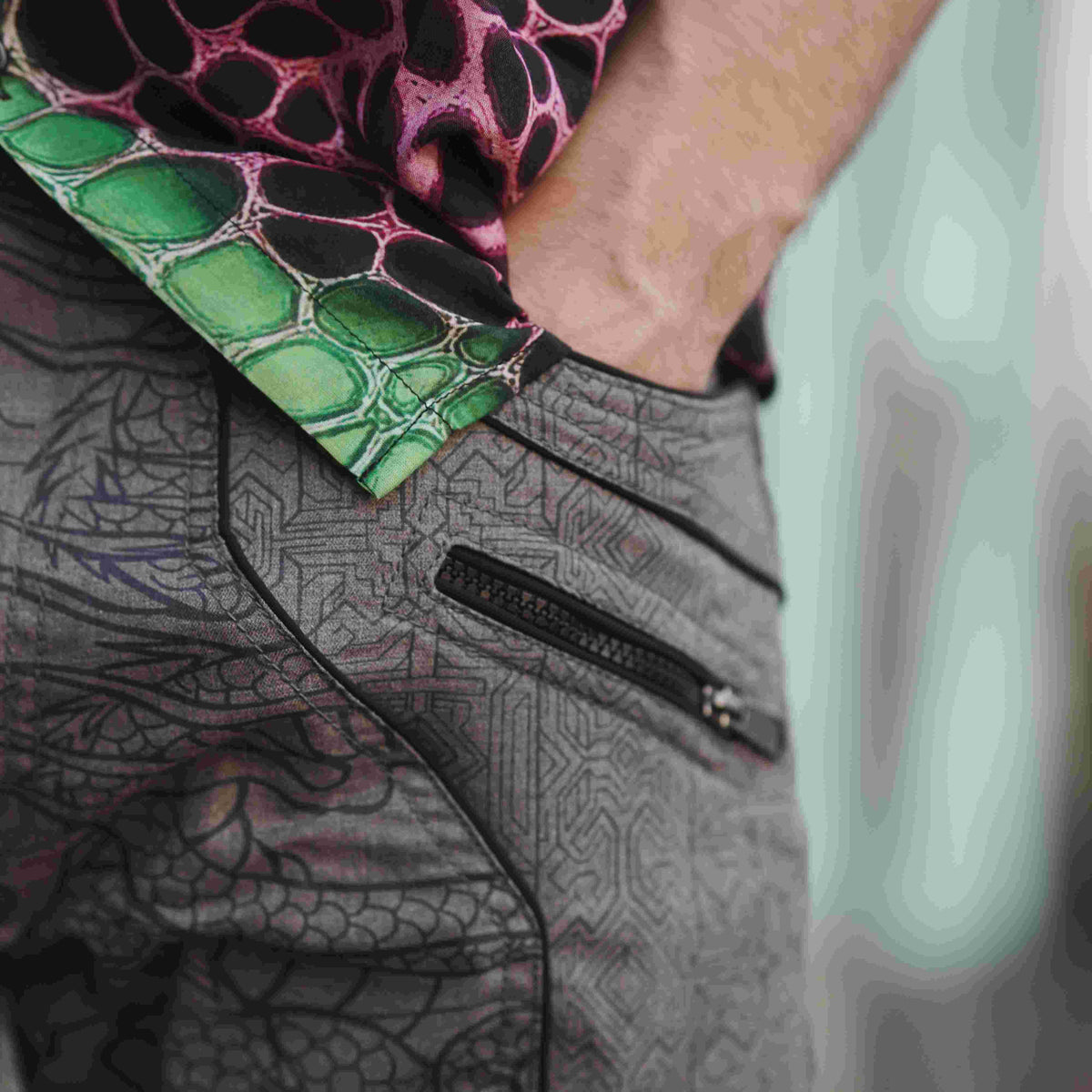 Dragon Codex - Off Grey NY Men's Cargo Shorts  Dragon Print Shorts