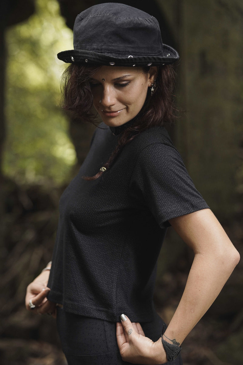 ETERNITY KNOT Women's Crop Tee Shirt - Unique Artwear Crop Tees