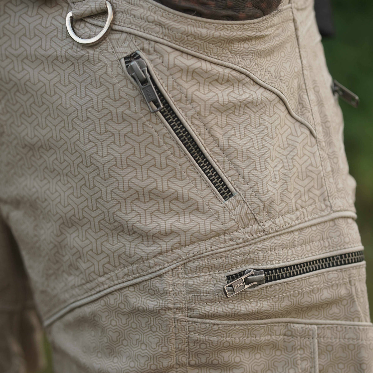 ETERNITY VORTEX - LA 3/4 Shorts Beige Color Men's Artwear Shorts