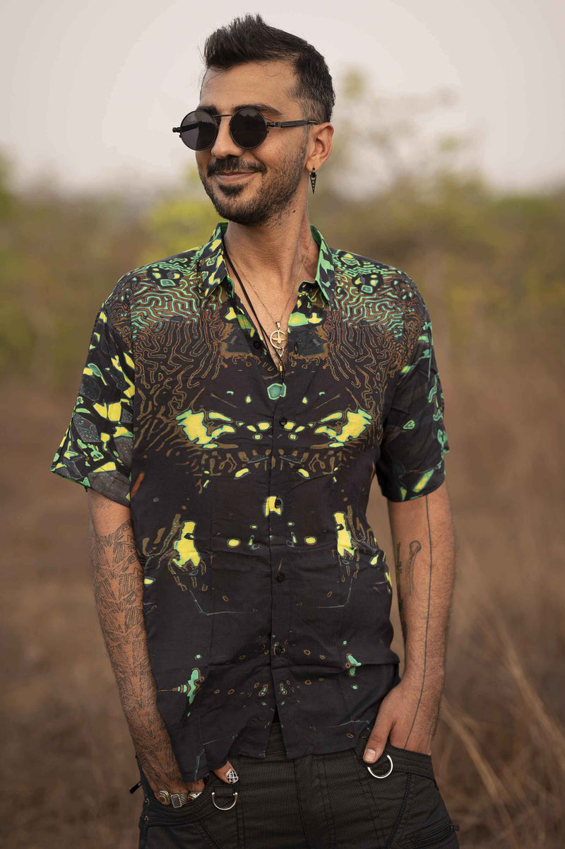 Men’s bamboo psychedelic button up shirt worn outdoors