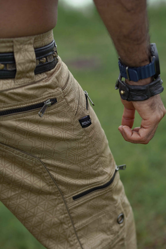 mens 3/4 cargo shorts caramel side pockets design