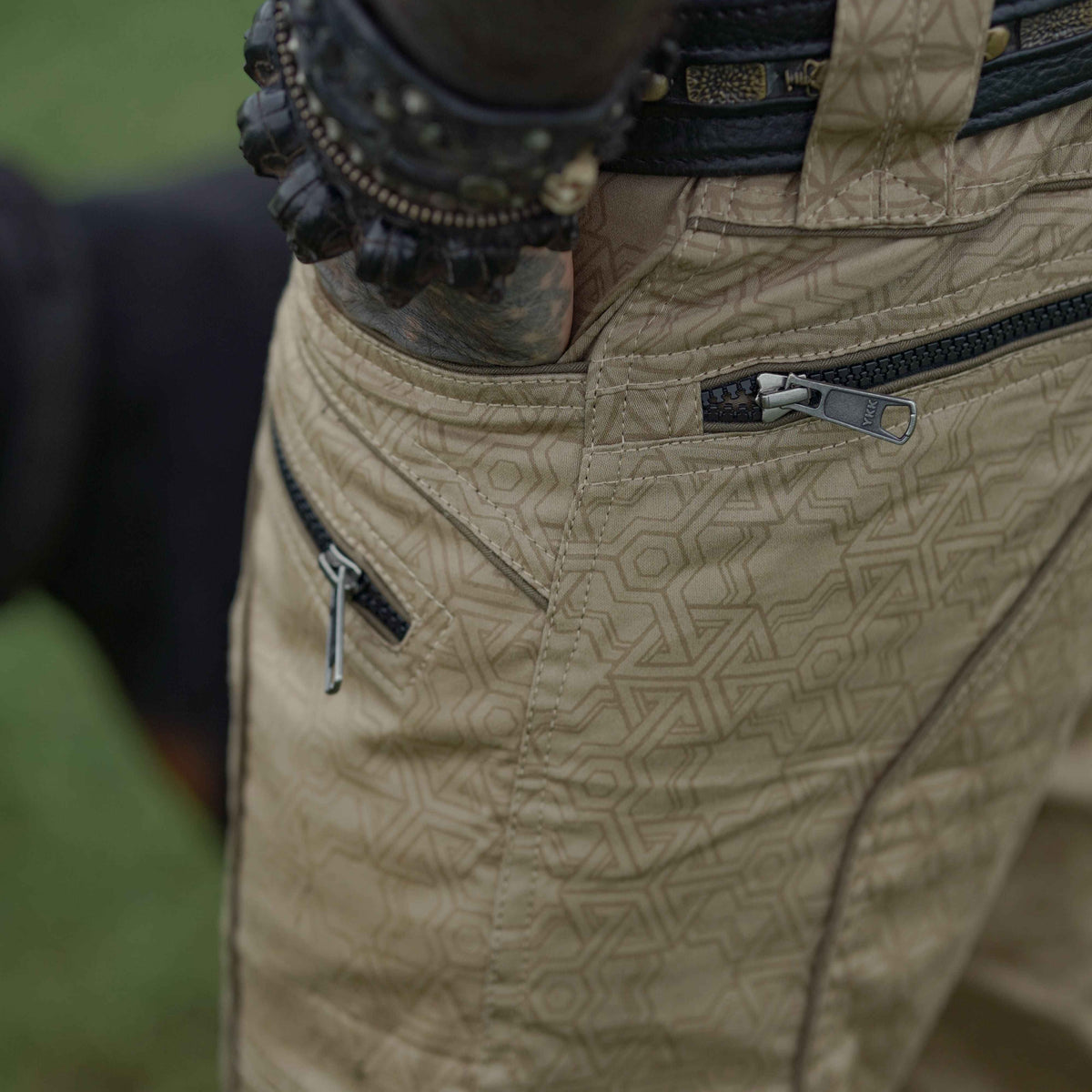 psytrance festival 3/4 cargo shorts caramel color