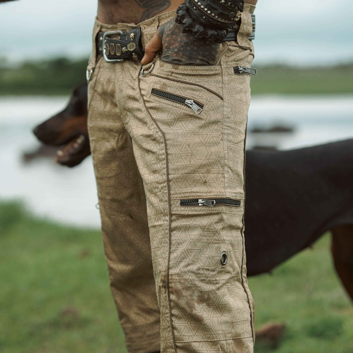 streetwear three quarter cargo shorts caramel geometric print