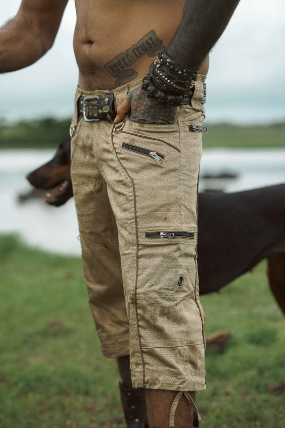 streetwear three quarter cargo shorts caramel geometric print