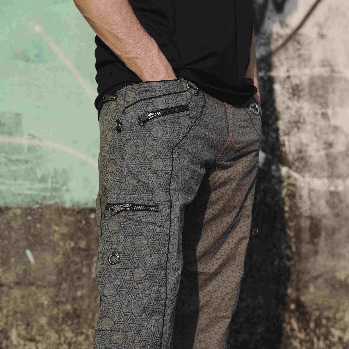 off grey geometric print 3/4 festival shorts