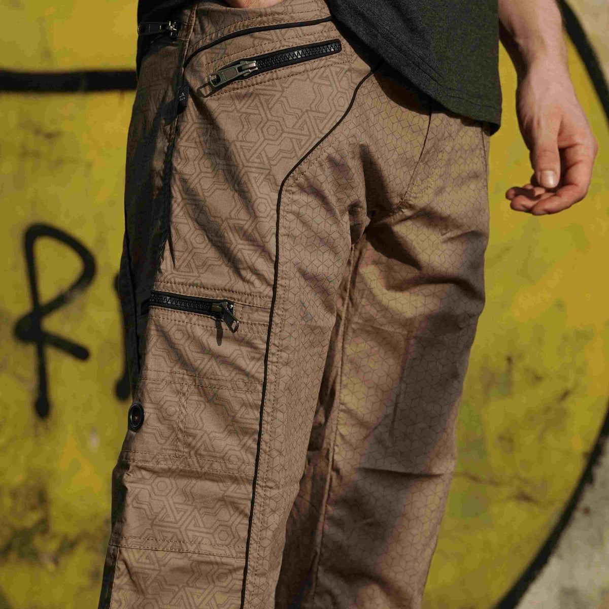 dark beige three quarter cargo shorts side pocket detail
