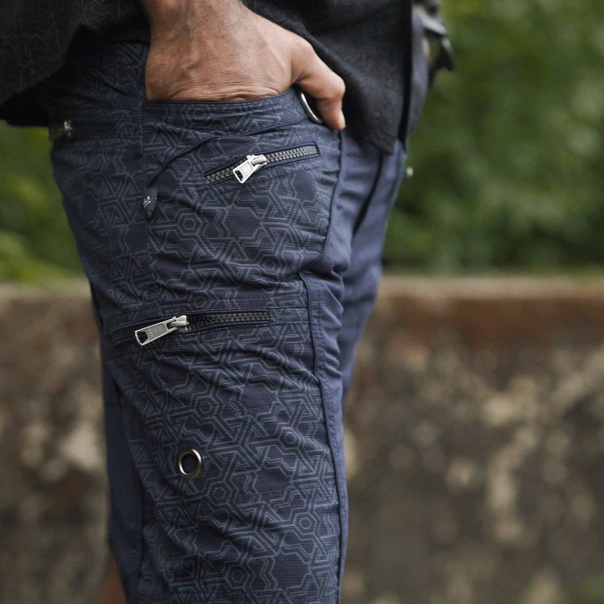 SEMI PYTHAGORAS - Semi Screen Printed Men's Artwear Up knee NY Shorts
