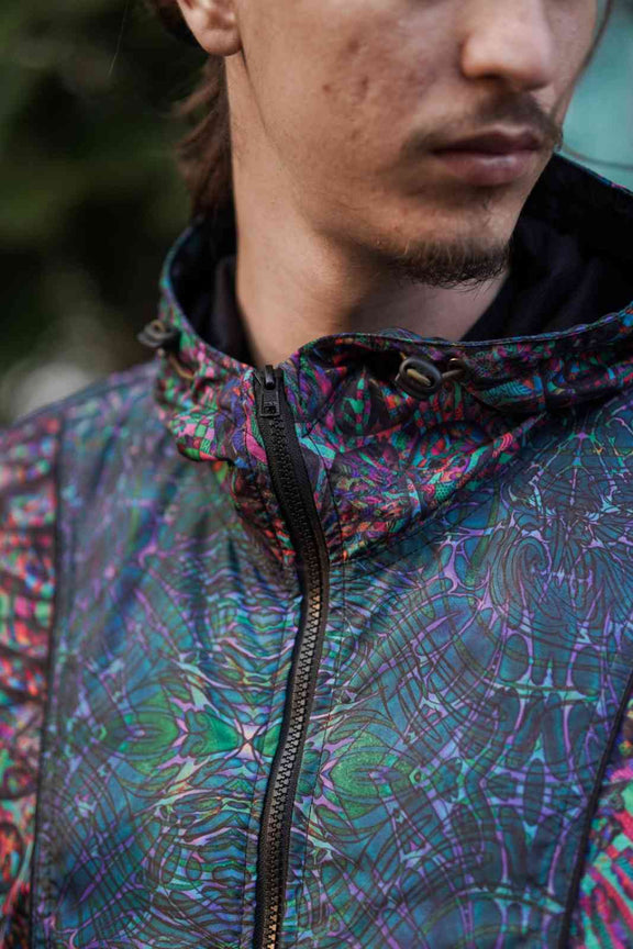 mens psychedelic windbreaker jacket collar and hood detail