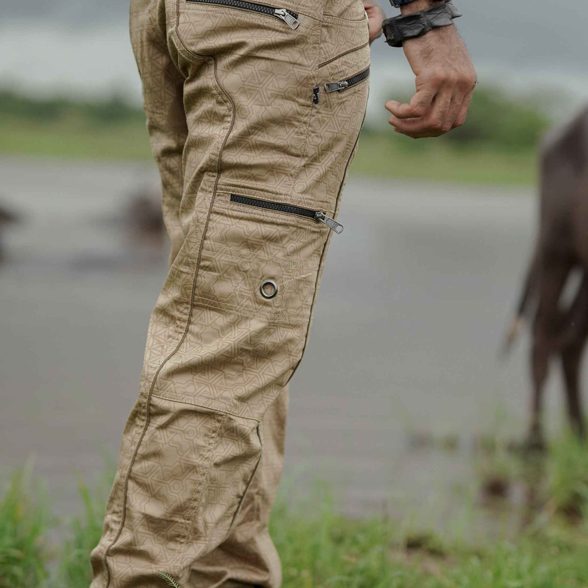 Men's psychedelic pants with geometric print and zipper pockets