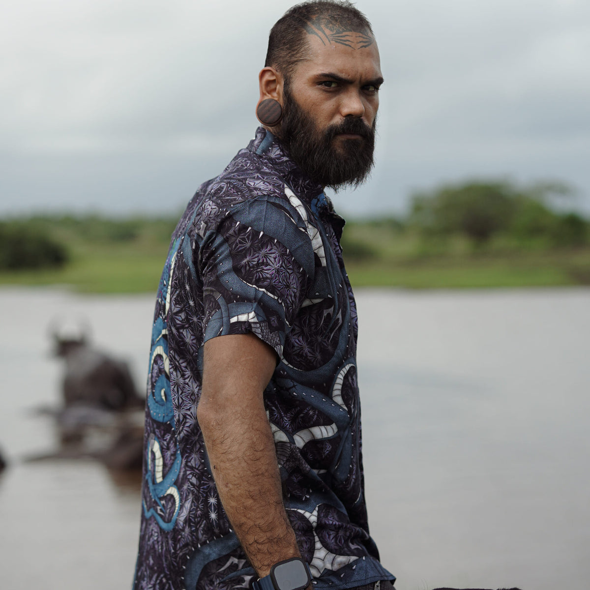 SHEN RON men's bamboo shirt outdoor side view