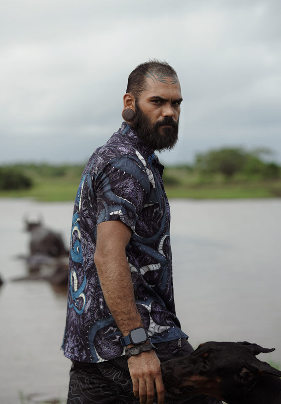 SHEN RON men's bamboo shirt outdoor side view