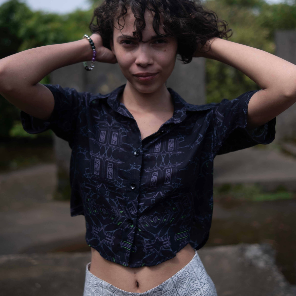 Xenomorph abstract bamboo cropped shirt for women with dark digital print