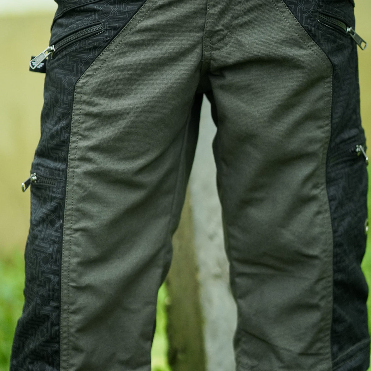 Yantra Khaki | Psychedelic NY 3/4 Shorts for Men